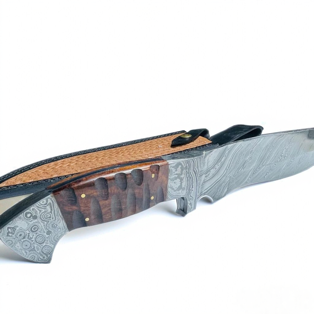 Custom Handmade Damascus Steel Hunting Knife – Ram Horn Handle