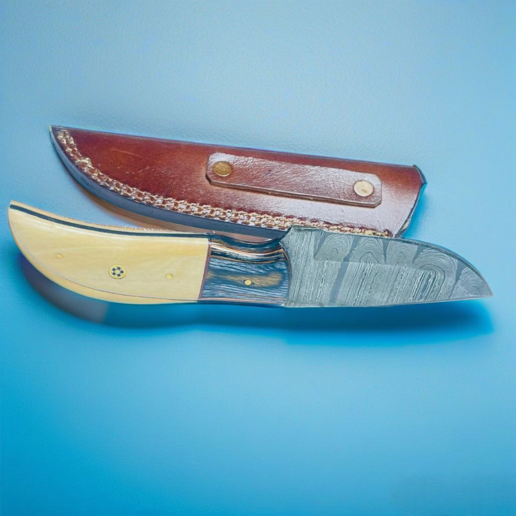 Luxe Crescent: Custom Damascus Steel Knife with Curved Wood Handle
